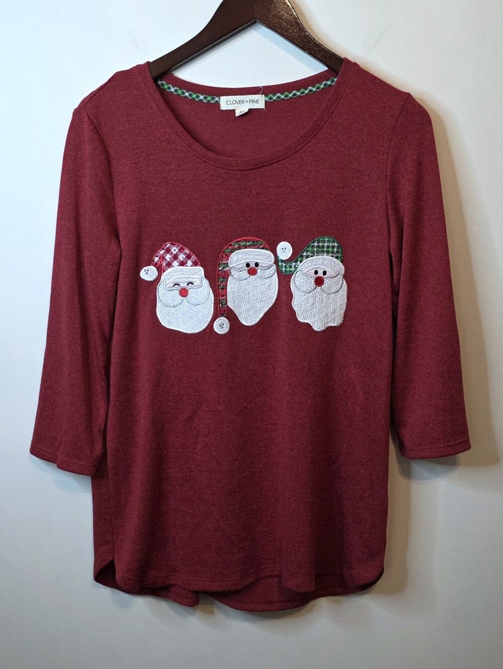 Clover + Pine Red Christmas Embroidered Santa Top 3/4 Sleeve Size Medium